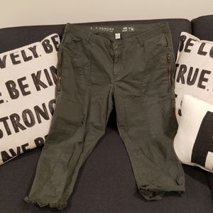 Sonoma Capris (Mid Rise)